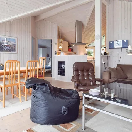 Three-bedroom In * Nordenbro Vesteregn