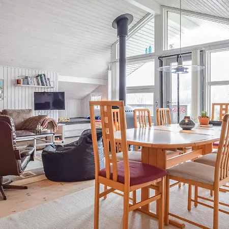 Сasa de vacaciones 3 Bedroom Cozy Home In Humble Nordenbro Vesteregn